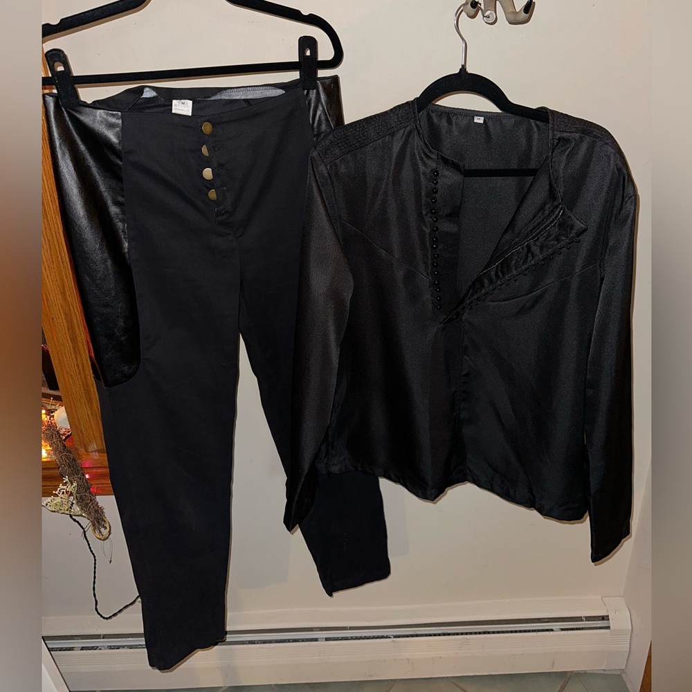 Costume Geralt The Witcher Men’s Sz M. Button-Up Shirt and Pants Set w/ Necklace